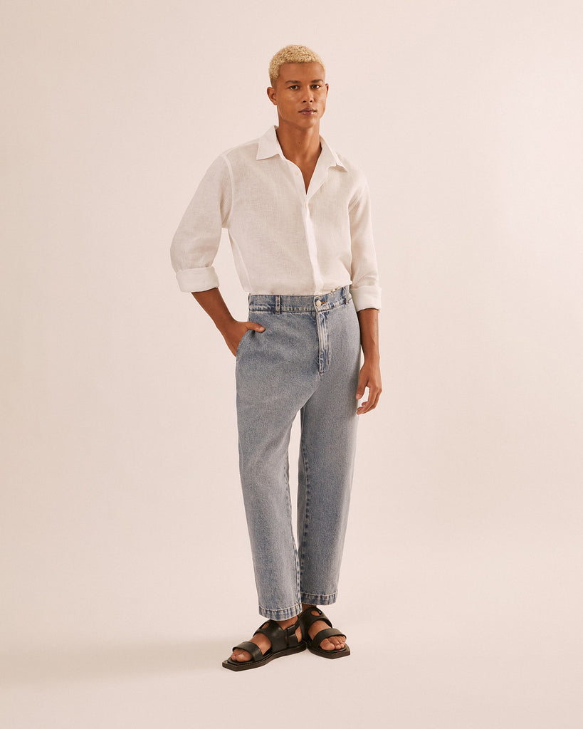 Calça Jeans Abaulada e Camisa de Linho Manga Longa Branca 